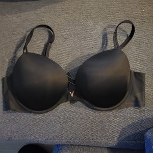 Used Victoria Secret black push up bra Size 38 D